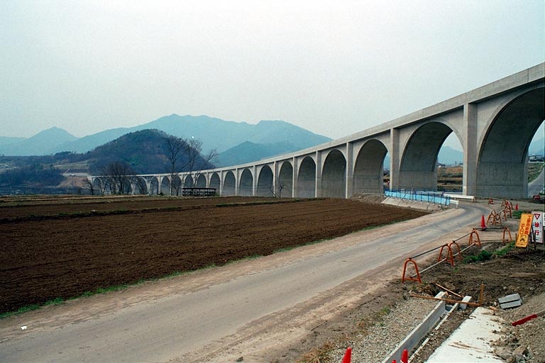 上田ローマン橋_e0008876_19554512.jpg
