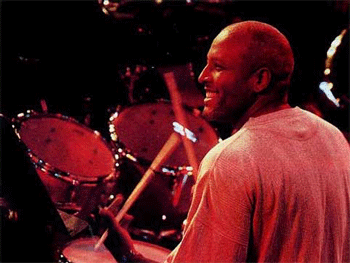 仕事人、Steve Ferrone_a0000273_12111716.gif