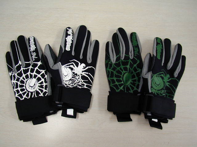 GLOVE　冬滑るライダーの為に・・・・_d0053974_11364646.jpg