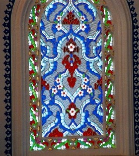 東京ジャーミー ５ 絨毯とステンドグラス 写真でイスラーム