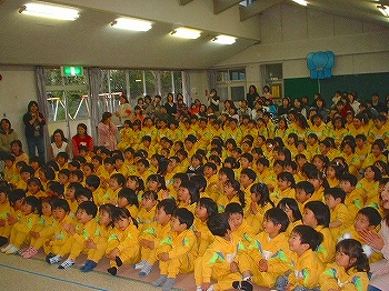 双葉幼稚園・お楽しみ会出演_b0008475_1350979.jpg