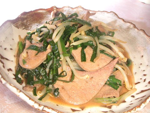 晩ご飯はニラレバ・サバの味噌煮・山菜と舞茸の炊き込みご飯です。_b0033423_232821.jpg