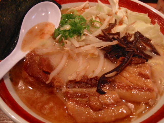 西荻窪 熊本ラーメン・ひごもんず の「角煮ラーメン」¥800_b0042308_20371145.jpg