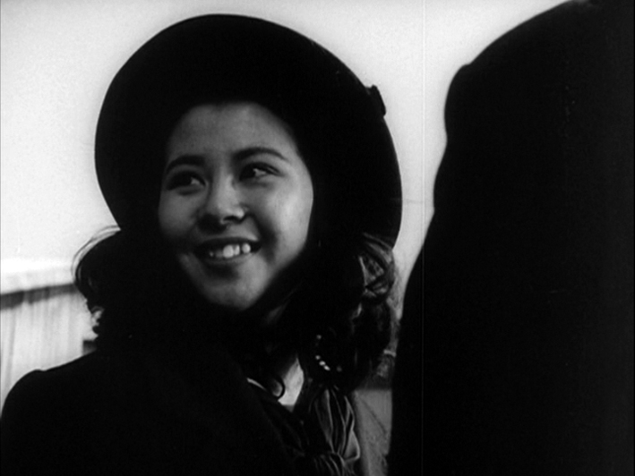 久我美子（Yoshiko Kuga）「酔いどれ天使」（1948年）_e0042361_23225411.jpg