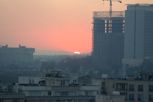 テヘランの大気汚染（イラン）_e0031500_22304464.jpg