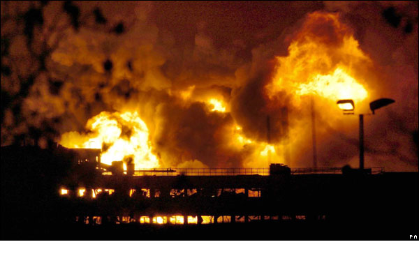 石油貯蔵所火災で、BBCの視聴率が急上昇_c0016826_2134552.jpg
