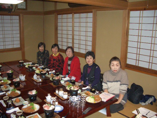 松が丘バス通り商店会「レディース会」発足!!_f0000928_1101097.jpg