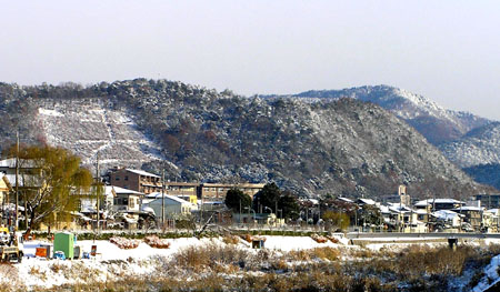 北山に雪が_e0048413_22563499.jpg