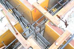 県公舎鷹巣05:基礎型枠内部の雪を融かすB棟_e0054299_938342.jpg