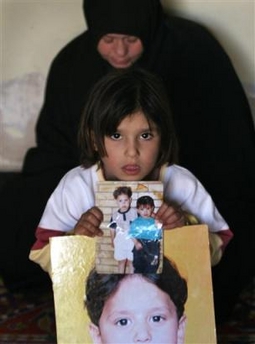 the Photo of Iraq children in 2005 Vol.1_b0042457_12275891.jpg