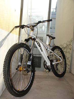 TECH IN DH MTB テックイン