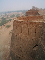 12月31日　デラワール・フォートDerawar Fort_e0070019_1145348.jpg