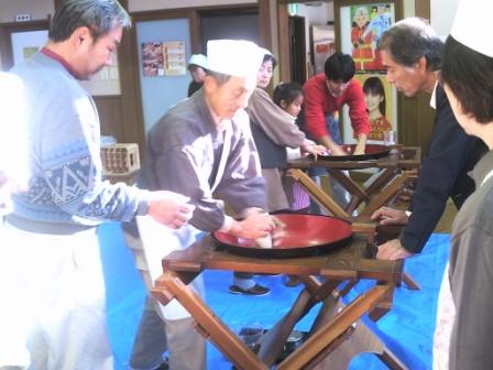 そば打ち体験交流会しました!_e0061225_16323678.jpg