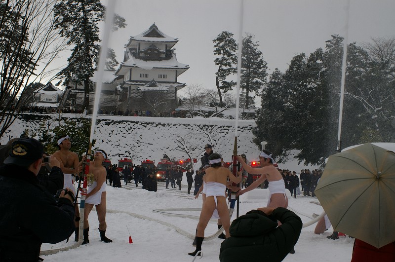 雪の中、出初式～金沢_d0043136_19345253.jpg