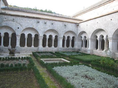 セナンク修道院 4 回廊の内外 大内山雑記帳