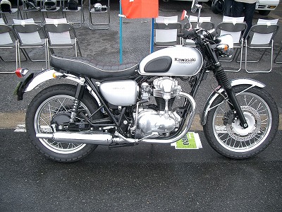 kawasaki　W650限定クロームバージョンの紹介_c0059890_21485520.jpg