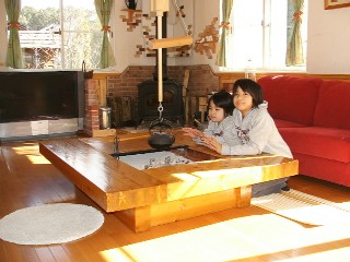 我が家のダイニングテーブルは囲炉裏 La Kunnでお買いもの