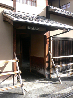 俵屋旅館の不思議 「奥」を創り出すアプローチ_b0014003_14505044.jpg