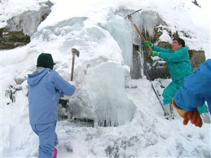 氷室の氷詰め_e0002820_19325946.jpg