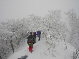 雪中行軍の高見山_c0029332_22153788.jpg