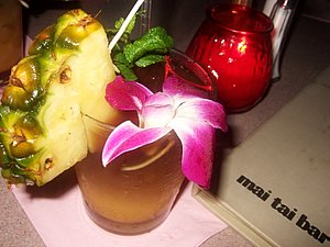 ハワイ旅行・2日目 ~ホノルルマラソン＆Mai Tai Bar サプライズ~_e0034995_1331112.jpg