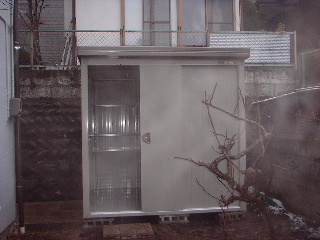 物置工事_f0031037_16484440.jpg