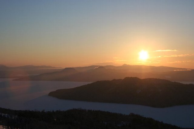 朝日に包まれた屈斜路湖_f0069898_18585095.jpg