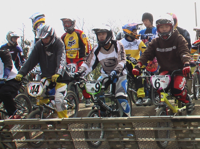 JOSF緑山２月定期戦VOL2 BMXエキスパートクラスの予選シーン_b0065730_1164434.jpg