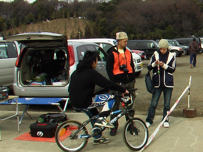 JOSF緑山２月定期戦VOL2 BMXエキスパートクラスの予選シーン_b0065730_1204020.jpg