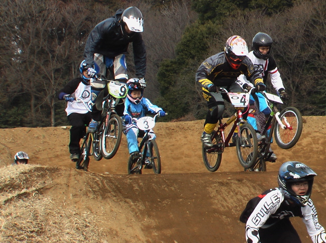 JOSF緑山２月定期戦VOL2 BMXエキスパートクラスの予選シーン_b0065730_1472078.jpg