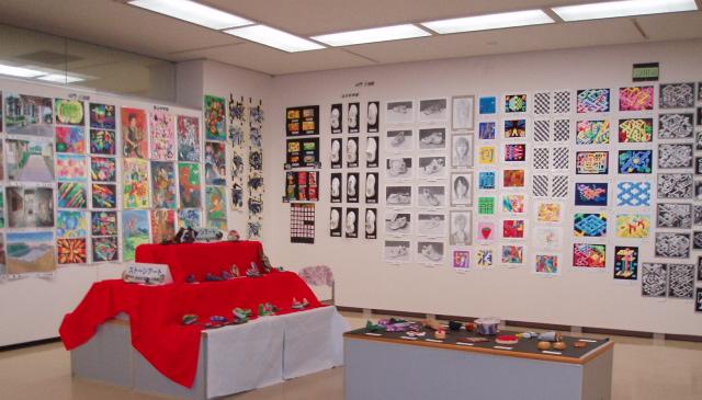 第16回福岡県中学校美術展 会場の様子 生徒作品 第16回福岡県中学校美術展 会場の様子 生徒作品