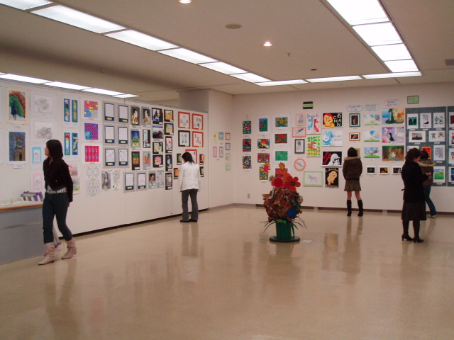 第１６回福岡県中学校美術展(会場の様子)_e0094414_17571048.jpg