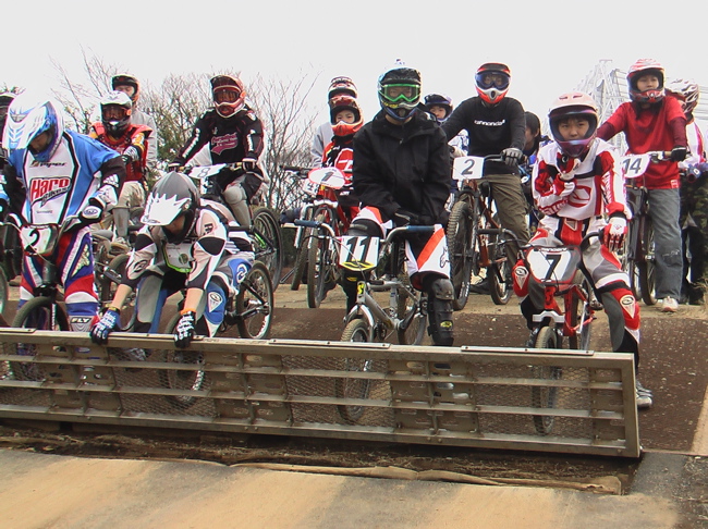 JOSF緑山2月定期戦VOL6BMXマスターズクラスとエキスパートクラス決勝レース「音速の貴公子」_b0065730_10235432.jpg