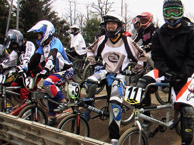 JOSF緑山2月定期戦VOL6BMXマスターズクラスとエキスパートクラス決勝レース「音速の貴公子」_b0065730_1041289.jpg