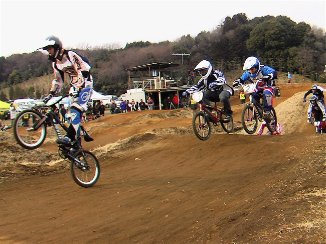 JOSF緑山2月定期戦VOL6BMXマスターズクラスとエキスパートクラス決勝レース「音速の貴公子」_b0065730_1043201.jpg