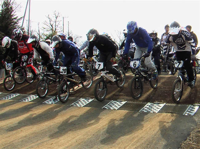 JOSF緑山2月定期戦VOL6BMXマスターズクラスとエキスパートクラス決勝レース「音速の貴公子」_b0065730_9493124.jpg