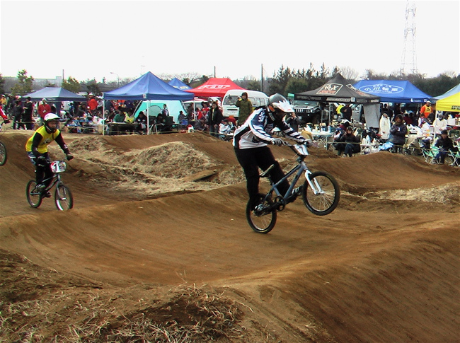 JOSF緑山2月定期戦VOL6BMXマスターズクラスとエキスパートクラス決勝レース「音速の貴公子」_b0065730_9501217.jpg