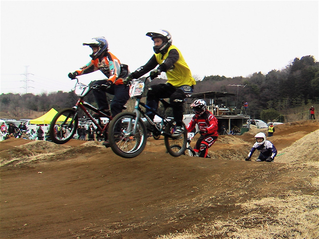 JOSF緑山2月定期戦VOL6BMXマスターズクラスとエキスパートクラス決勝レース「音速の貴公子」_b0065730_9554934.jpg