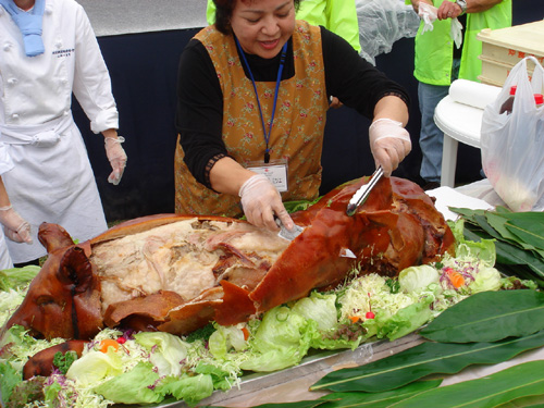 飽食の土曜日　豚の丸焼き_b0049152_11143342.jpg