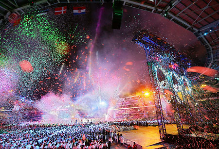 トリノ冬季五輪閉会式　祝祭の照明デザイン_f0081226_5325679.jpg