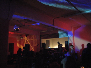 michi performed at Cafe1001_b0046388_21169.jpg