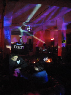 michi performed at Cafe1001_b0046388_2201678.jpg