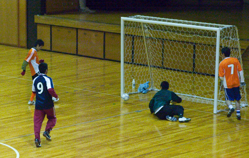 フットサルリーグ最終戦_c0003493_1974624.jpg