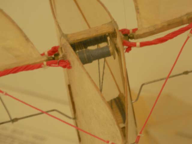 ドイツ博物館で見たはばたき機の画像_d0067943_0394235.jpg