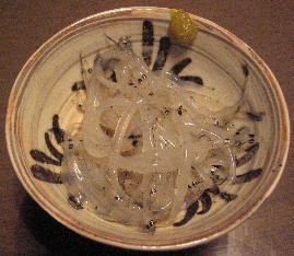 春を告げる白魚の刺身 Mangiare Felice 食べて飲んで幸せ
