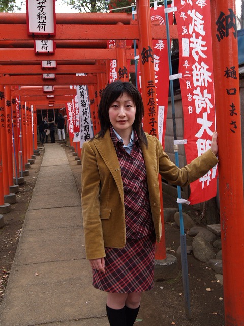 神社の御茶屋で一休み_f0089405_2325655.jpg