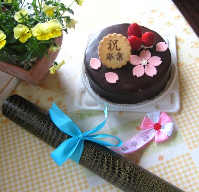 卒業お祝いチョコレートケーキ_f0031304_17214862.jpg