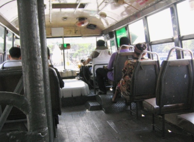 バンコクで路線バスに乗ってみる。_b0025850_1318660.jpg
