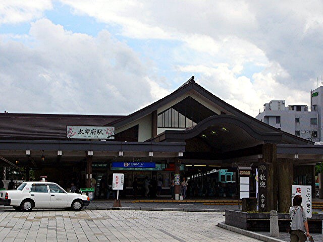 太宰府の駅_a0042310_228061.jpg