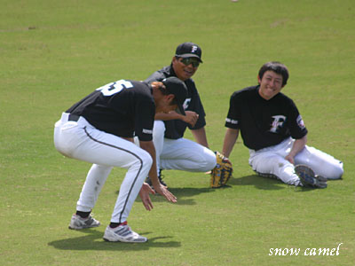 【Fs写真館】＊2/20　沖縄キャンプ　見学最終日　モノマネ大会編＊_b0004104_2295197.jpg